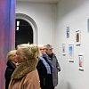 Galleri Ekdahl, utställningsvy med besökare på vernissagedagen